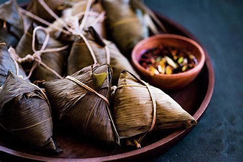  Zongzi van Hechi: Een Ontzagwekkend Spektakel van Kleven & Romige Texturen!